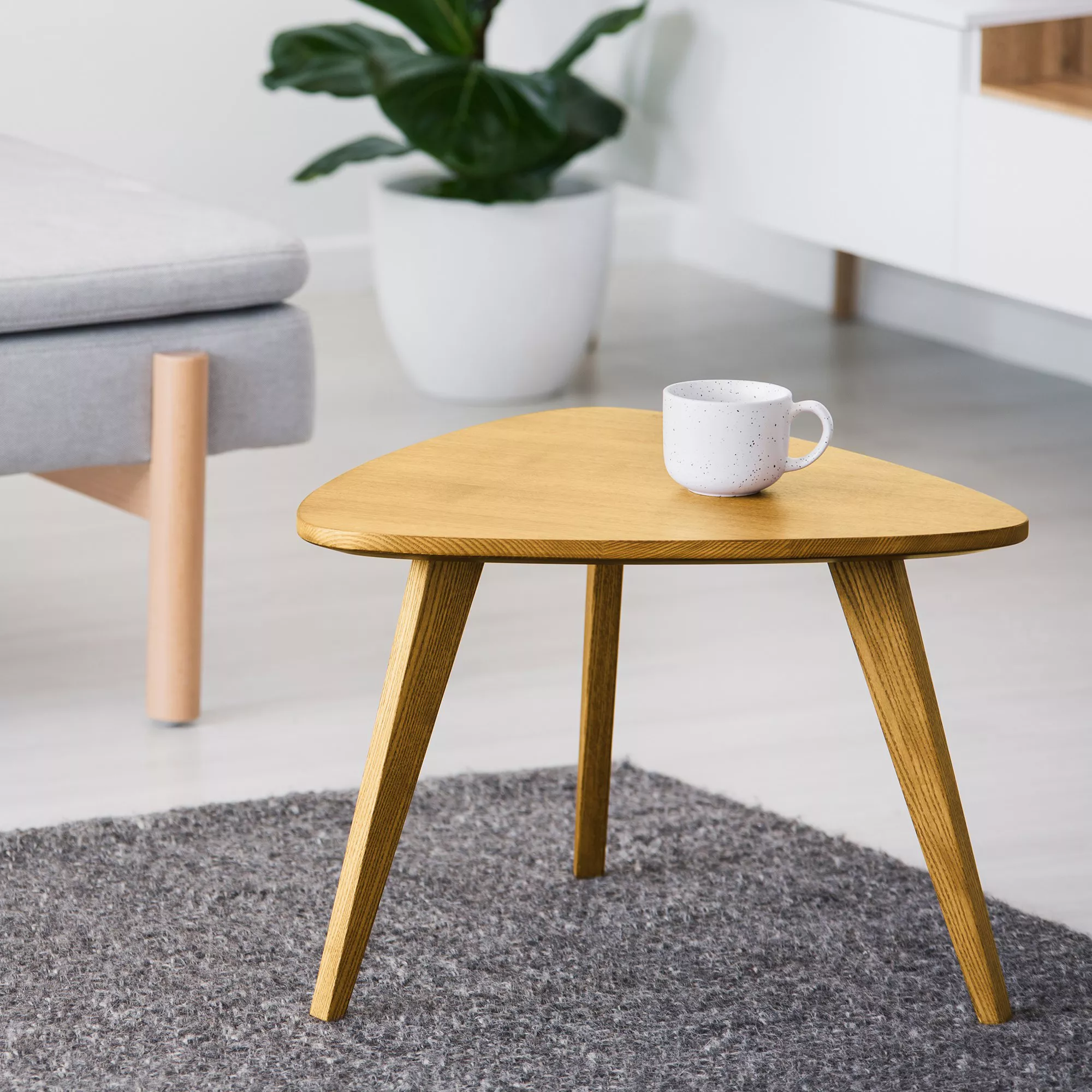 Ronseal Interior Oak Matt Varnish, 250ml Ronseal Interior Oak Matt Varnish, 250ml -Home Paint Store ronseal interior oak matt varnish 250ml5010214894284 01i bq